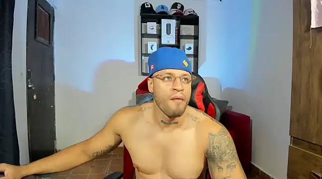 Snapshot of dereckgreen chatting on 28, 1, 2025 dereckgreen online show from 28, 1, 2025