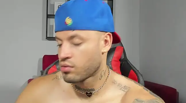 Snapshot of dereckgreen chatting on 5, 2, 2025 dereckgreen online show from 5, 2, 2025