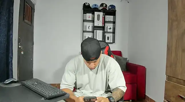 Snapshot of dereckgreen chatting on 7, 2, 2025 dereckgreen online show from 7, 2, 2025