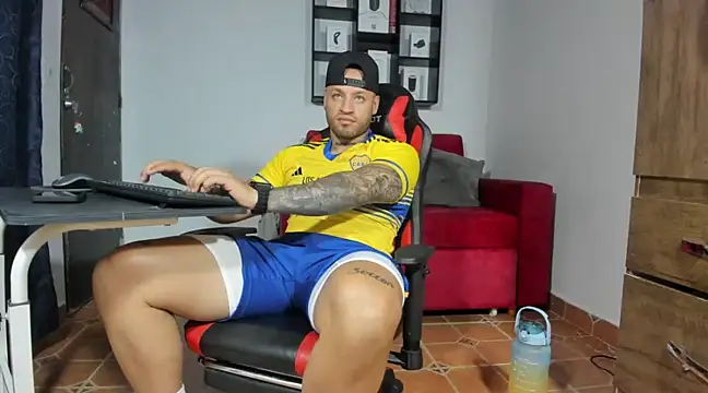 Snapshot of dereckgreen chatting on 7, 2, 2025 dereckgreen online show from 7, 2, 2025