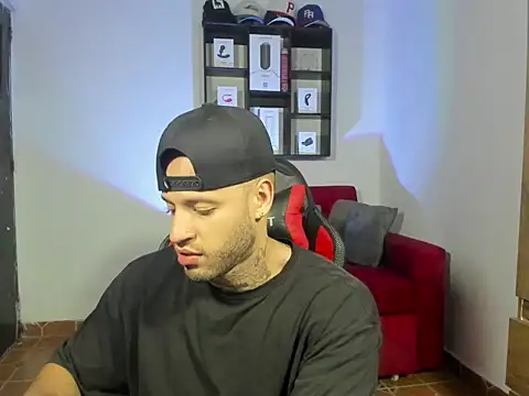 Snapshot of dereckgreen chatting on 13, 3, 2025 dereckgreen online show from 13, 3, 2025