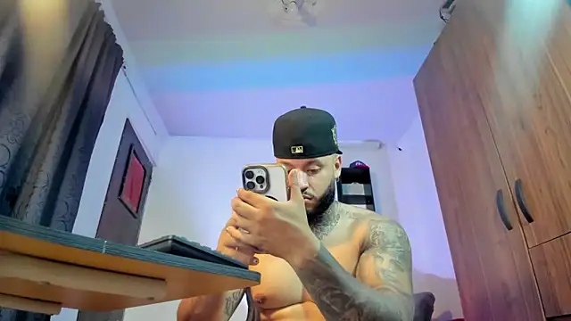 Snapshot of dereckgreen chatting on 7, 10, 2025 dereckgreen online show from 7, 10, 2025