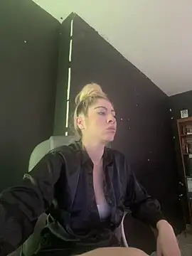 viktoria davis  online show from 8, 3, 2025