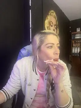 viktoria davis  online show from 11, 11, 2025