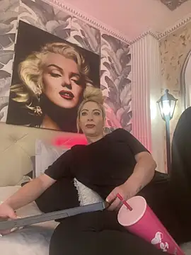 viktoria davis  online show from 30, 6, 2026
