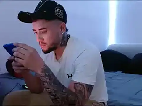 Snapshot of Lliam_2 chatting on 1, 2, 2025 Lliam 2 online show from 1, 2, 2025