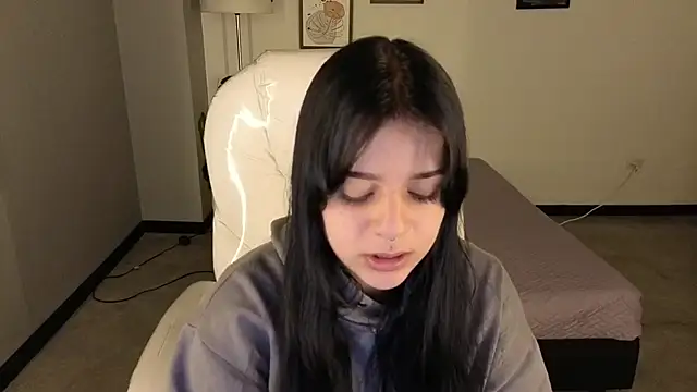 Nicole Foxx  online show from 6, 10, 2025