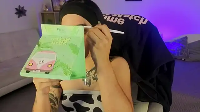 Nicole Foxx  online show from 15, 10, 2025