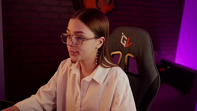 PamBeesly online show from 26, 1, 2025