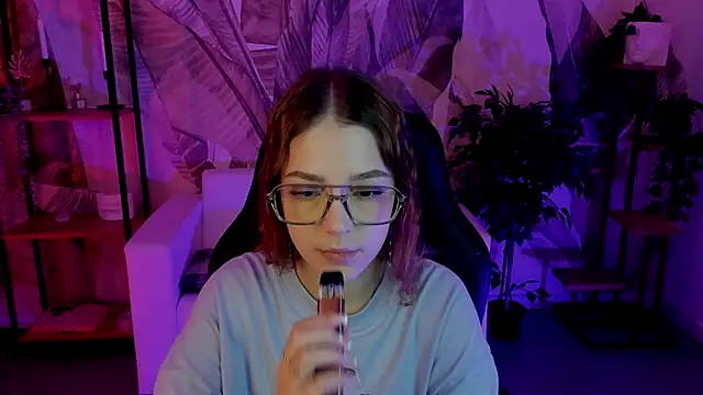 PamBeesly online show from 28, 1, 2025