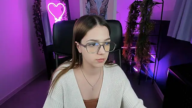 PamBeesly online show from 8, 2, 2025