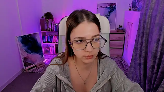 PamBeesly online show from 26, 2, 2025