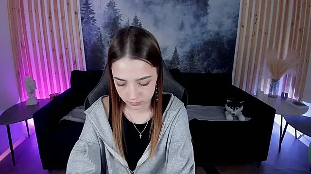 PamBeesly online show from 14, 3, 2025