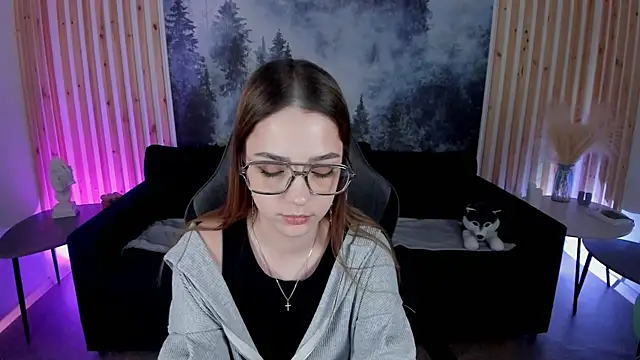 PamBeesly online show from 14, 3, 2025