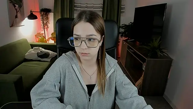 PamBeesly online show from 16, 3, 2025