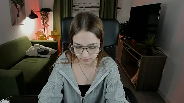 PamBeesly online show from 16, 3, 2025