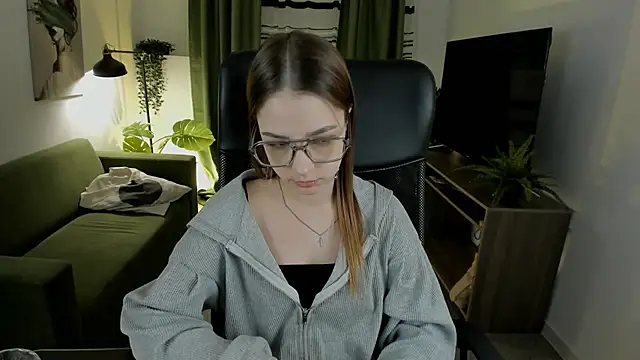 PamBeesly online show from 19, 3, 2025