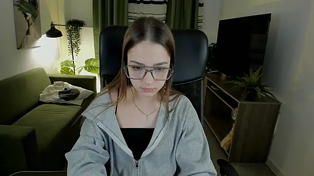 PamBeesly online show from 19, 3, 2025