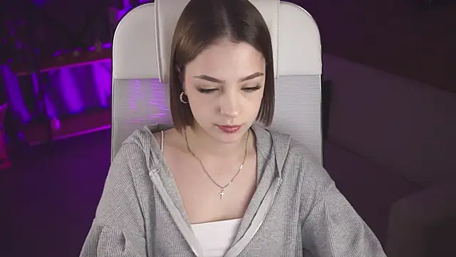 PamBeesly online show from 19, 9, 2025