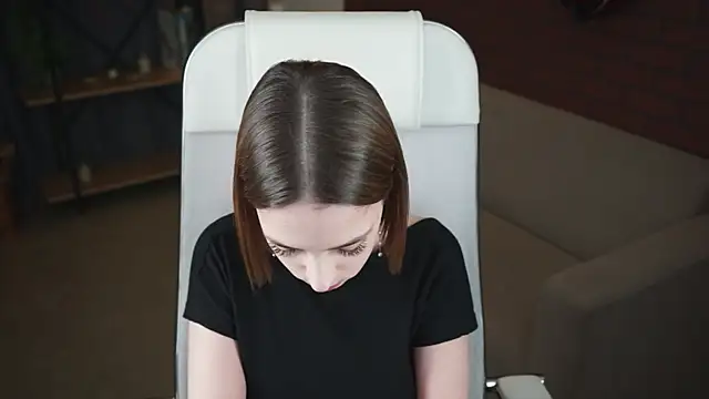 PamBeesly online show from 24, 9, 2025