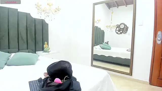 AnthonelaRusso  online show from 27, 2, 2025