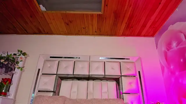 emili clark online show from 16, 9, 2025