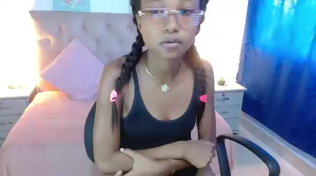 Snapshot of LITTLEDOLLHOT chatting on 24, 1, 2025 LITTLEDOLLHOT online show from 24, 1, 2025