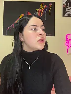 Emmie Hot online show from 7, 3, 2025