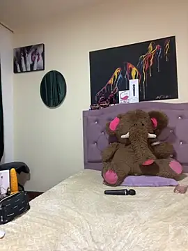 Emmie Hot online show from 7, 11, 2025