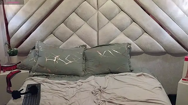 luxurycoupl online show from 2, 2, 2025