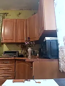 Laura Kiss online show from 18, 11, 2025