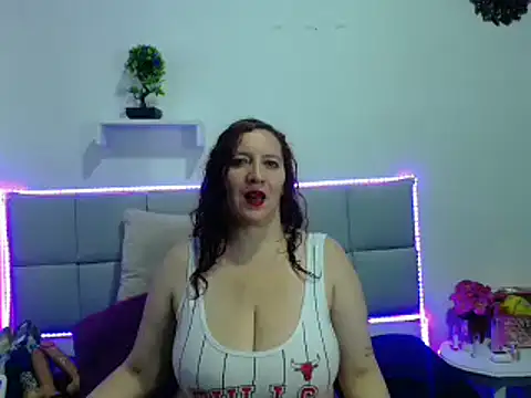 Snapshot of Madisson_Housse chatting on 8, 3, 2025 Madisson Housse online show from 8, 3, 2025