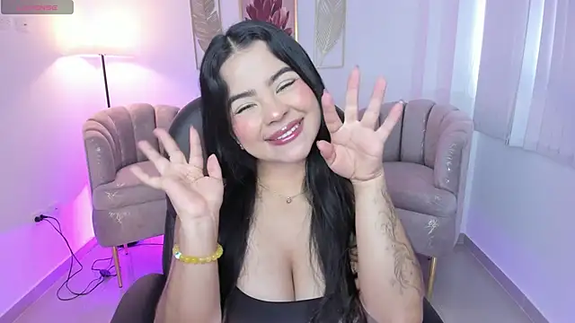 Layla Breezee online show from 23, 11, 2025