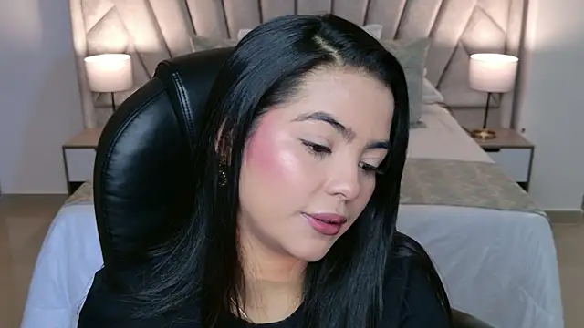 Layla Breezee online show from 10, 7, 2026