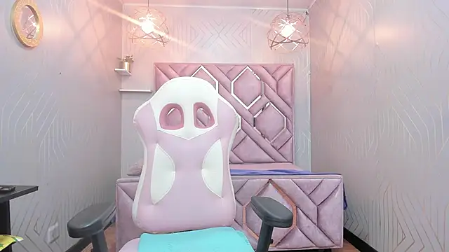 nefertiti ebony online show from 23, 3, 2025