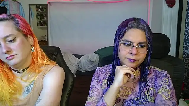 Snapshot of Evelan420 chatting on 12, 1, 2026 Evelan420 online show from 12, 1, 2026