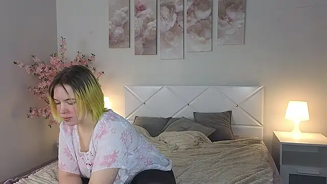 Snapshot of Manic_pixie_ chatting on 5, 2, 2025 Manic pixie online show from 5, 2, 2025