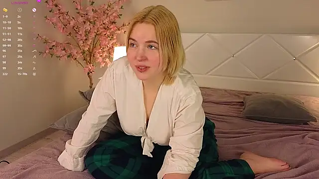 Snapshot of Manic_pixie_ chatting on 7, 3, 2025 Manic pixie online show from 7, 3, 2025