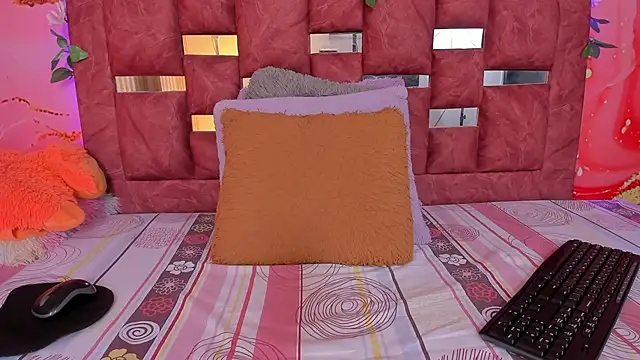 scarlett  evans  online show from 8, 3, 2025