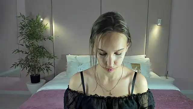 Snapshot of SandraTucker chatting on 9, 6, 2026 SandraTucker online show from 9, 6, 2026
