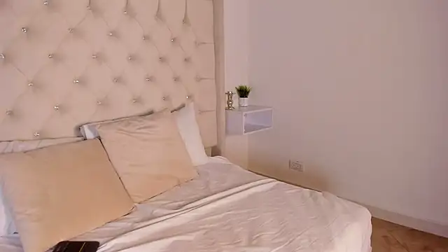 bella bloomg online show from 3, 2, 2025