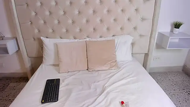 bella bloomg online show from 21, 2, 2025