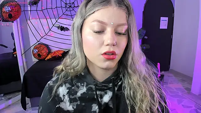 alaia greyy online show from 9, 10, 2025