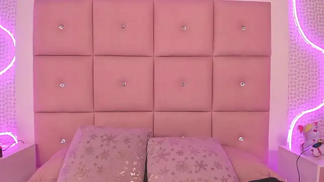 CAYLINCOLLINS online show from 7, 2, 2026