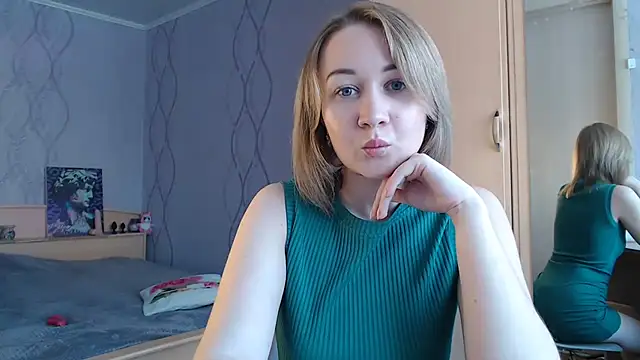 DaddysSluttyGirl2001 online show from 11, 3, 2025