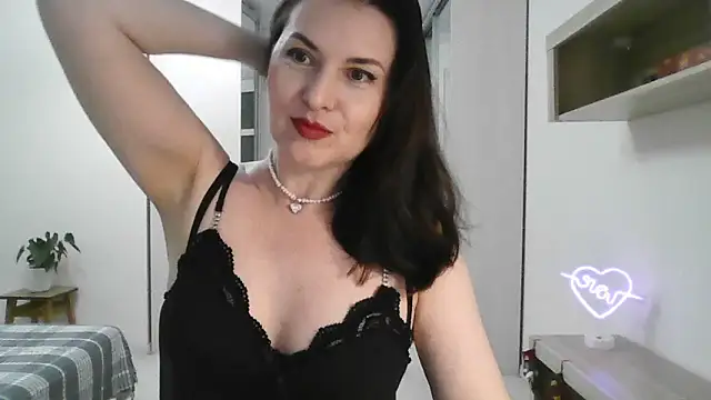 Victoria Glam online show from 26, 1, 2025