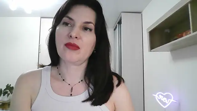 Victoria Glam online show from 28, 2, 2025