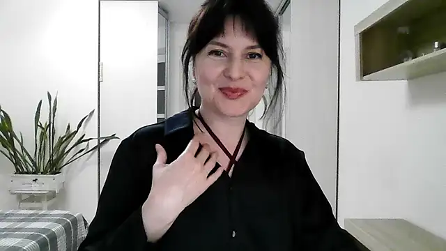 Victoria Glam online show from 18, 9, 2025