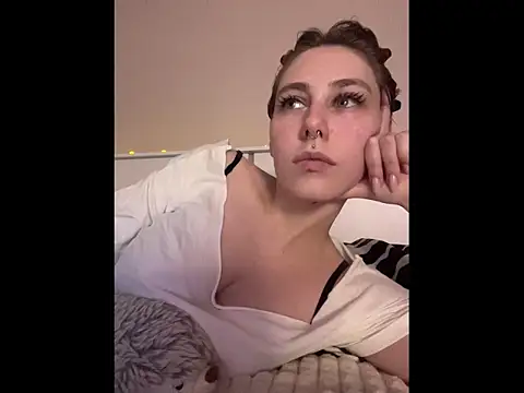 Molli Luv online show from 10, 11, 2025