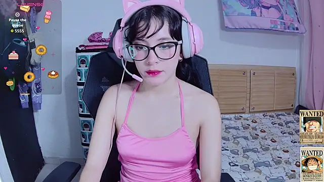 Snapshot of Yuna_pinkk chatting on 18, 10, 2025 Yuna pinkk online show from 18, 10, 2025